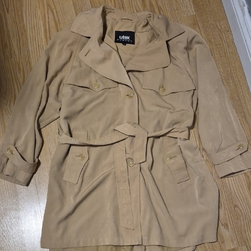 Womens Vintage Utex Tan Trench Coat with Waist Tie..size Us 12
